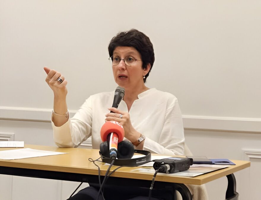 Veronique Jacquier : Une Voix Singulière dans le Paysage Médiatique Français Veronique Jacquier