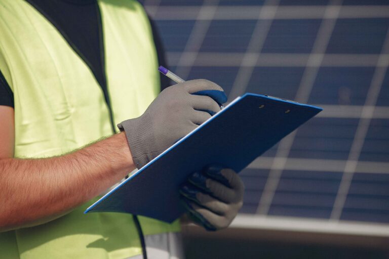 Comment Entretenir Vos Panneaux Solaires pour Maximiser leur Efficacité