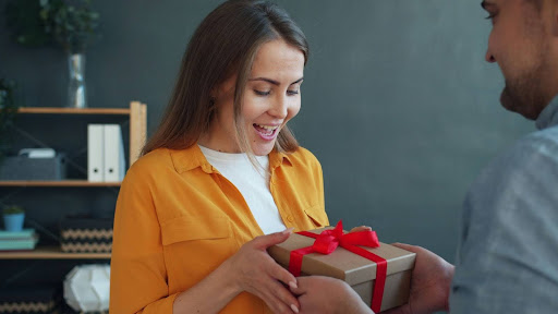 Quel cadeau offrir à une femme qui aime prendre soin d’elle ?
