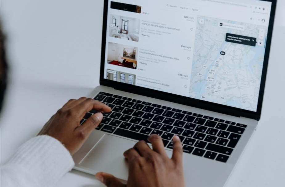 Votre prochain voyage est en ligne : ce que la tech change vraiment dans la location saisonnière