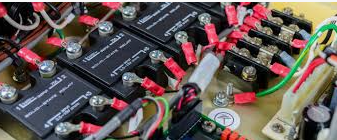 Au-delà de l'électromécanique : pourquoi les relais statiques sont les rois des systèmes modernes